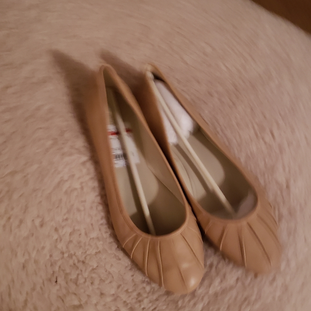 Shoes - Picture 4 of 4